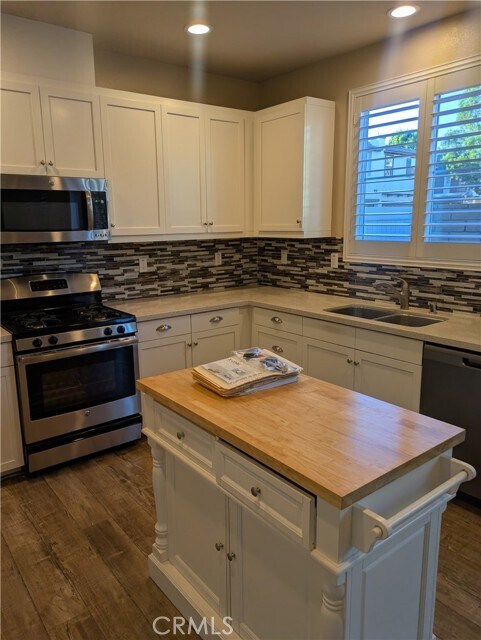 Building Photo - 42945 Avenida Amistad