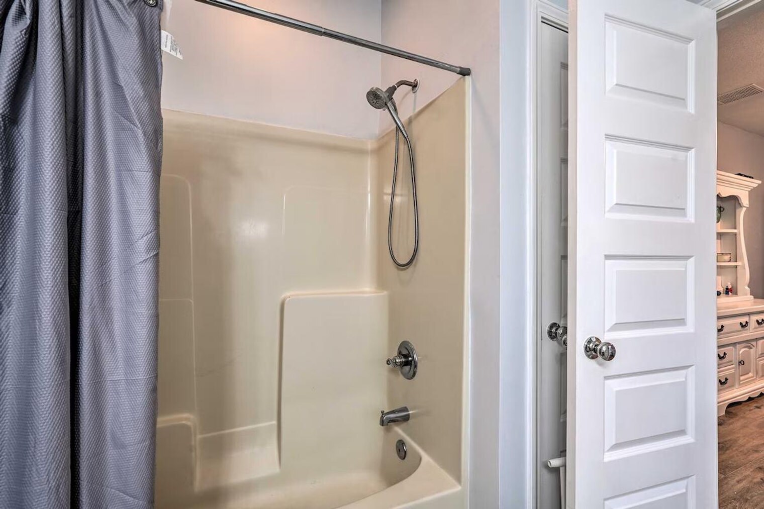 Building Photo - 3723 Tiki Dr