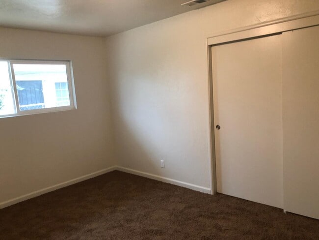 Building Photo - 1367 E San Ramon Ave