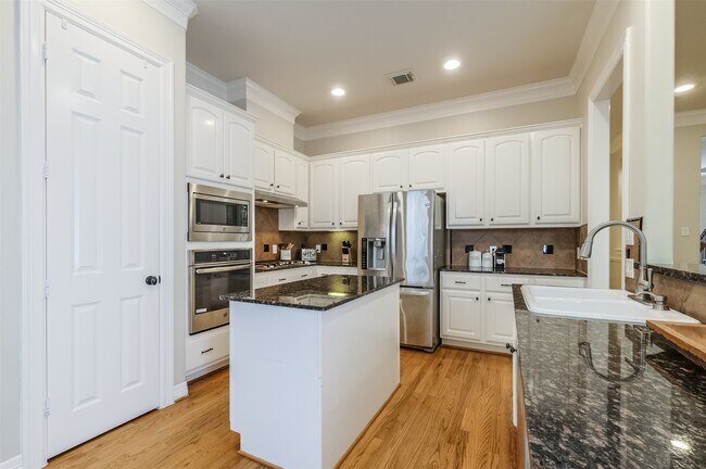 Building Photo - 7515 Shady Villa Walk