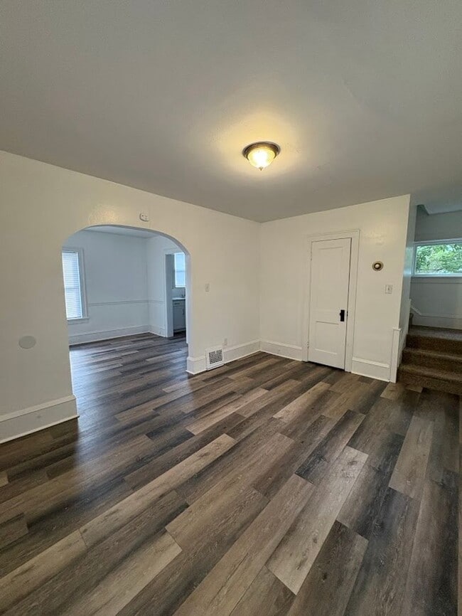 Building Photo - Two bedroom one bathroom home for rent