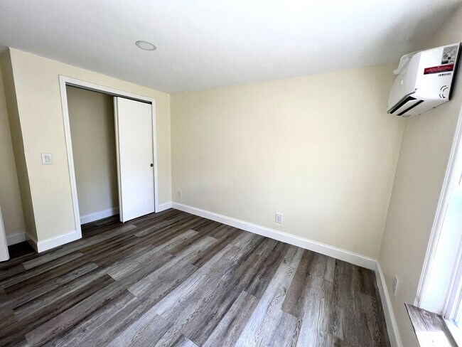 Building Photo - FIRST MONTHS RENT FREE!!! 5 ACRES OF PARAD...