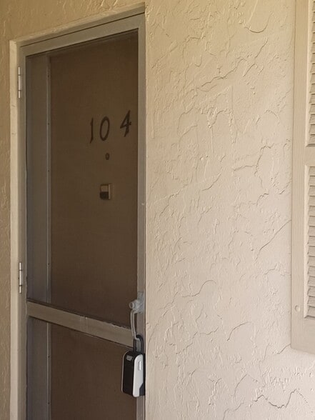 Building Photo - 909 SE 46th Ln