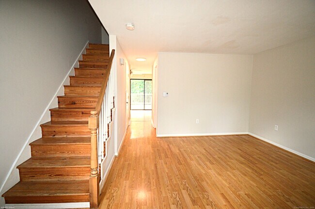 Building Photo - 250 Woodford Ave