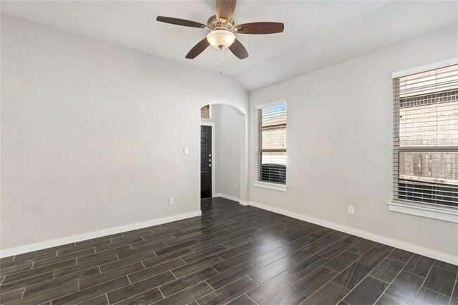 Building Photo - 334 Creekside Curve