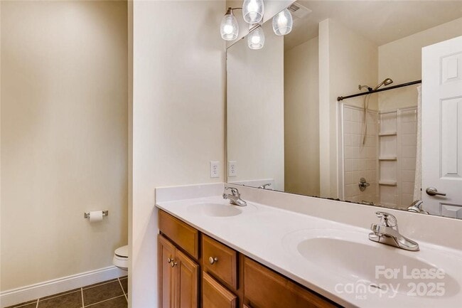 Building Photo - 1305 Summit Greenway Court