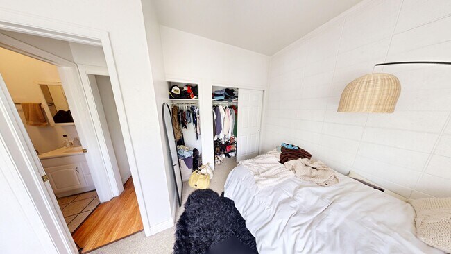 Building Photo - 1105 11th St