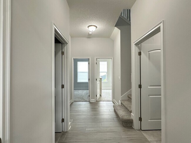 Building Photo - Fully Furnished, Stunning 4/4, Available I...