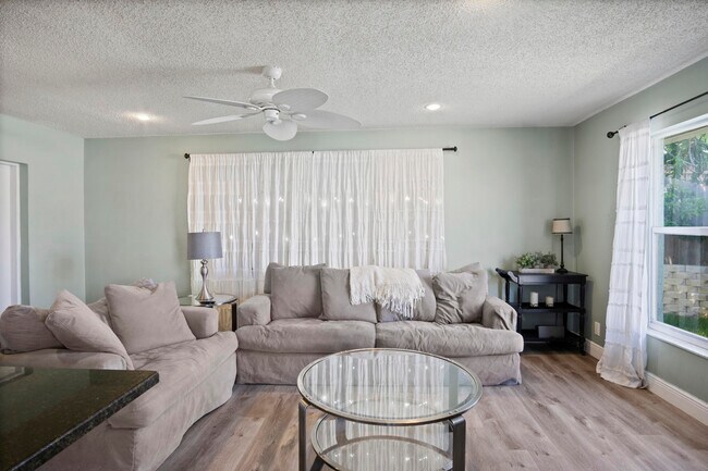 Building Photo - 9032 SE Sandridge Ave