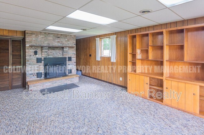 Building Photo - 165 Lakeshore Ct