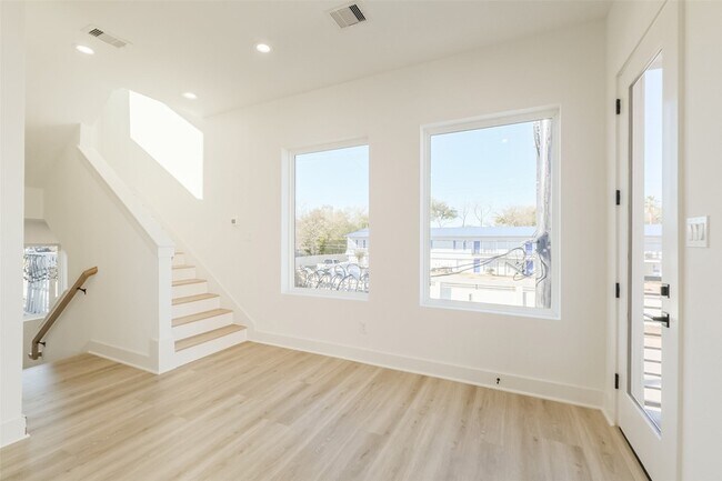 Building Photo - 8315 Brecha Ln