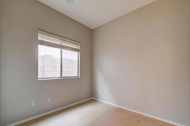 Building Photo - 44811 Paraiso Ln