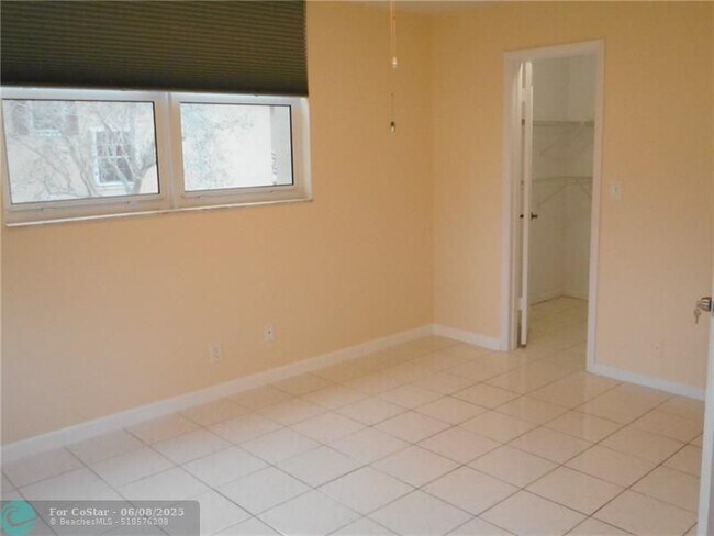 Building Photo - 3150 W Rolling Hills Cir
