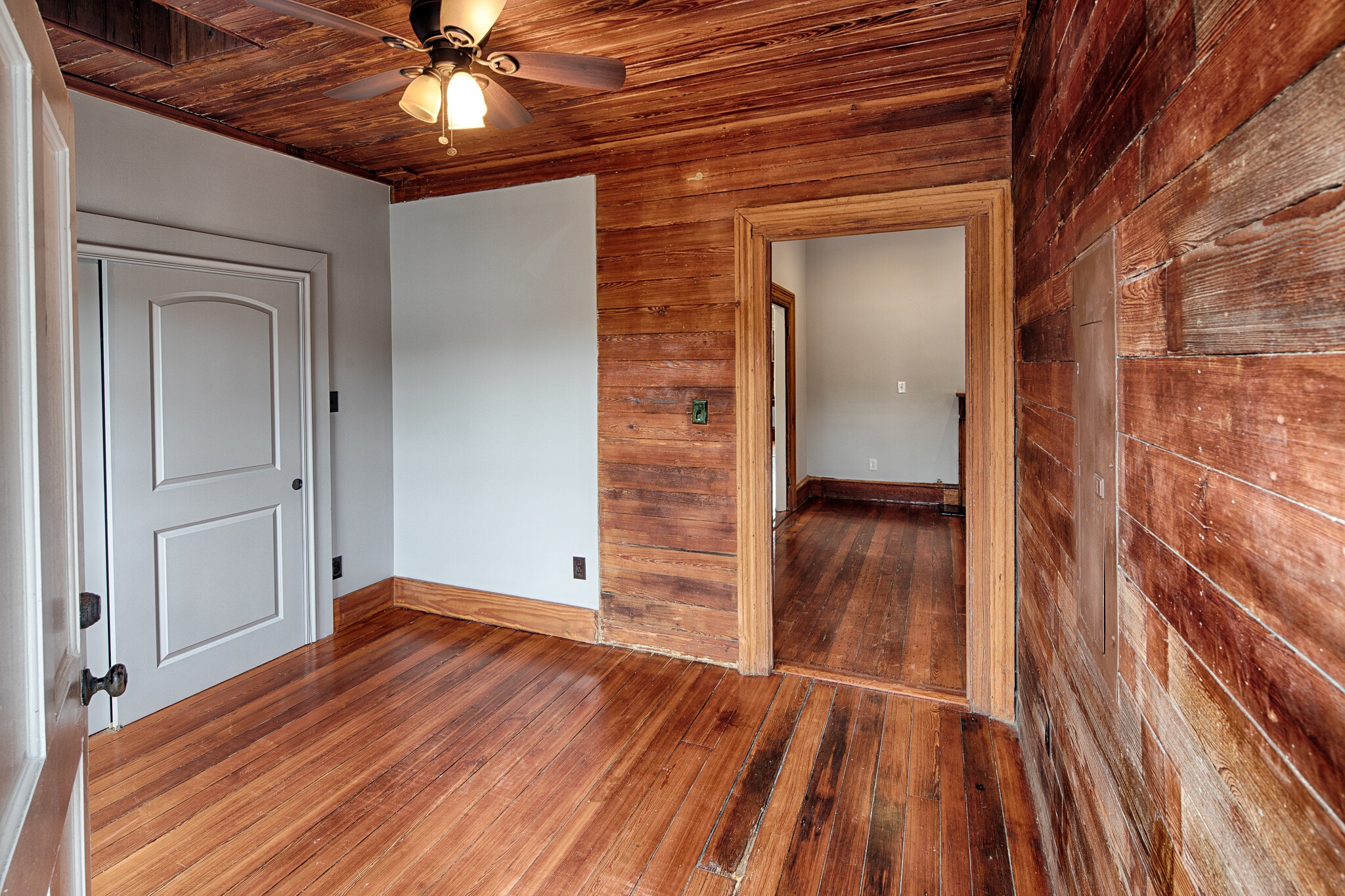 Building Photo - 203 W Waldburg St