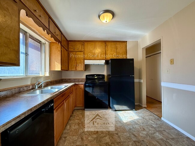 Building Photo - 310 Fairfax St