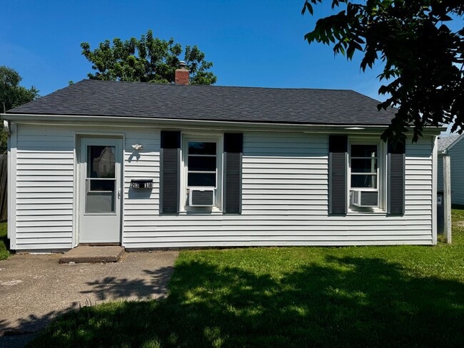 Building Photo - Newly Remodeled Home for Rent in Moline