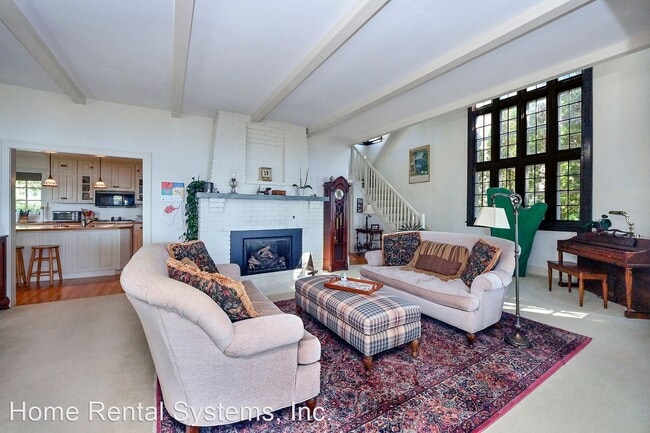 Building Photo - 3 br, 3 bath House - 425 Lakeview Avenue