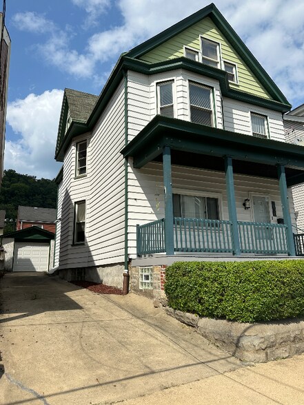 Primary Photo - 1920 Middle St