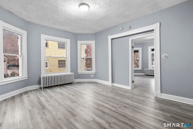 Building Photo - 16 Plaza Ave