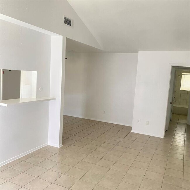 Building Photo - 5704 Edgemoor Dr