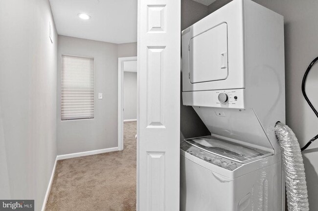 Building Photo - 1346 N Carey St