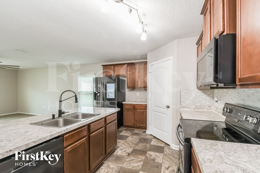 Building Photo - 1958 Tyson Lake Dr