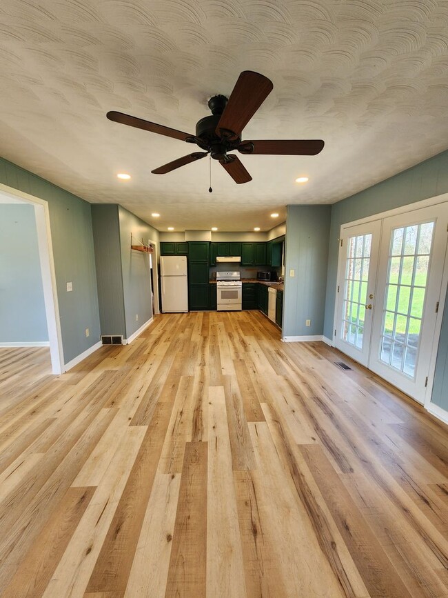 Building Photo - Large Brick Ranch-Rental