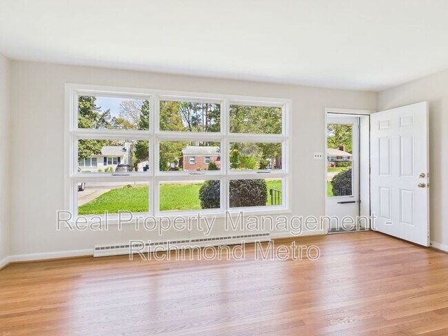 Building Photo - 8909 Avalon Dr