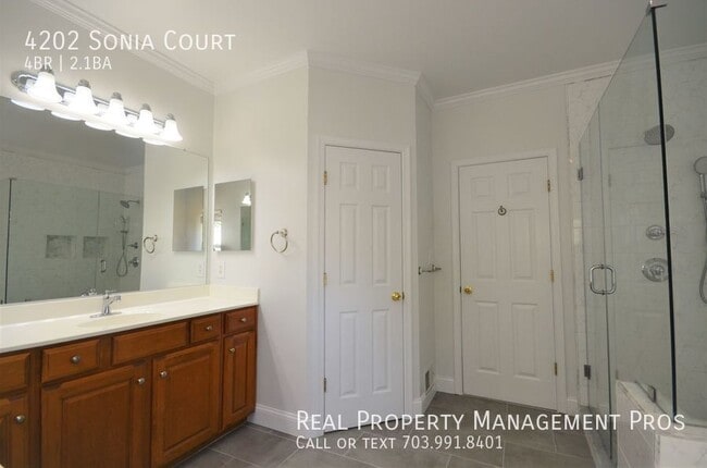 Building Photo - 4202 Sonia Ct