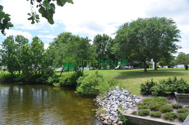 Building Photo - 1318 River Birch Run S
