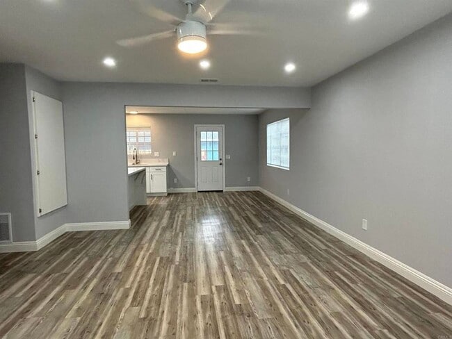 Building Photo - ***Available Now***  4 bedroom, 2 bath hom...