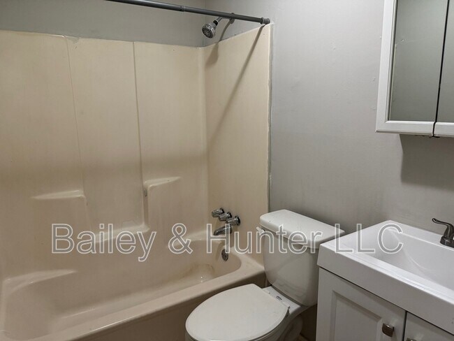 Building Photo - 4515 Doral Dr SW