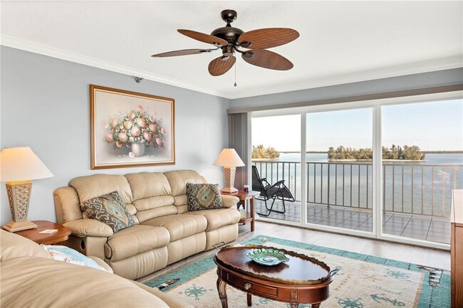Building Photo - 6061 N River Run Dr