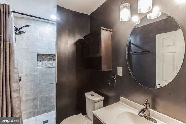 Building Photo - 2602 Streamview Dr