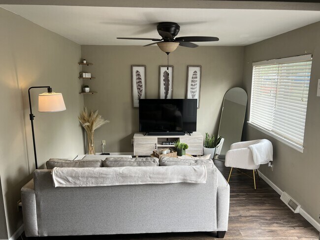 Building Photo - 17 North Dr