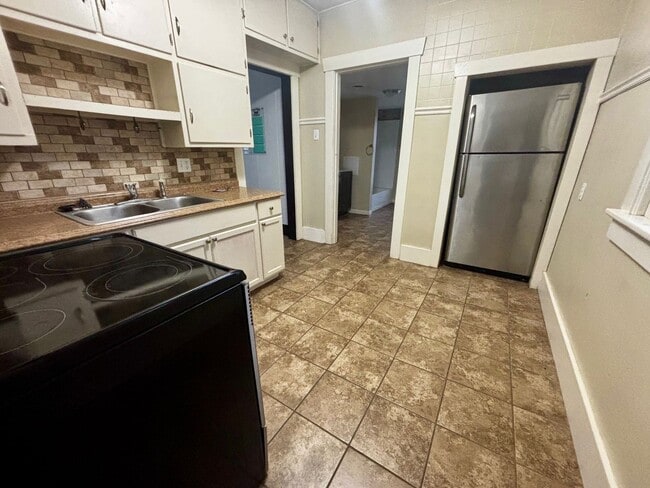 Building Photo - Italian Estates Property Management