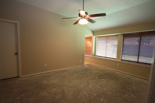 Building Photo - 22511 Braken Manor Ln