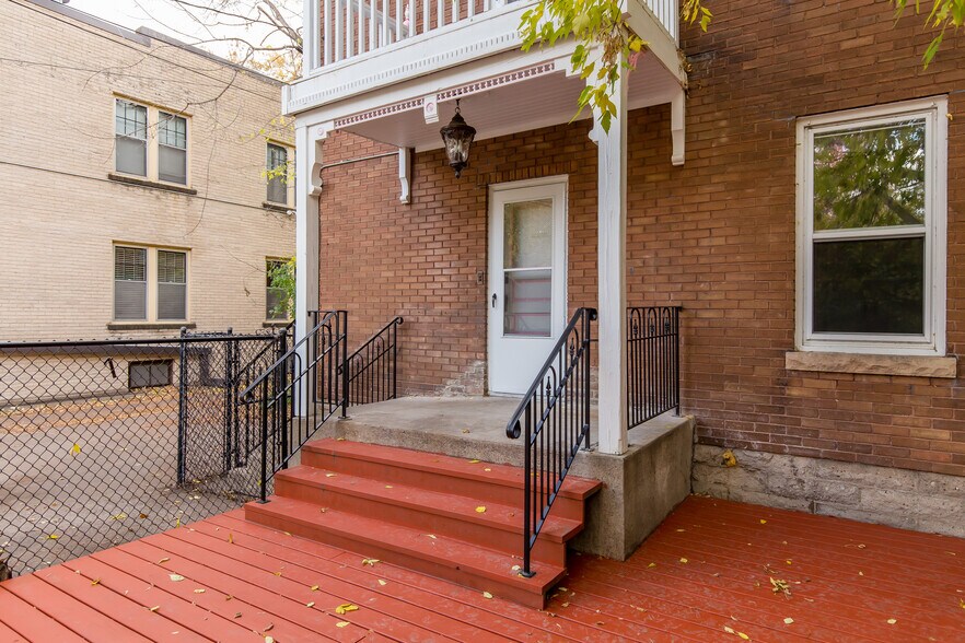 Rear entrance with Antique lantern - 715 5th St SE