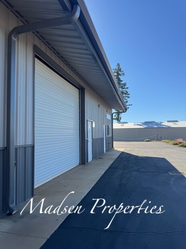 Building Photo - 1115 E Ewald Ct
