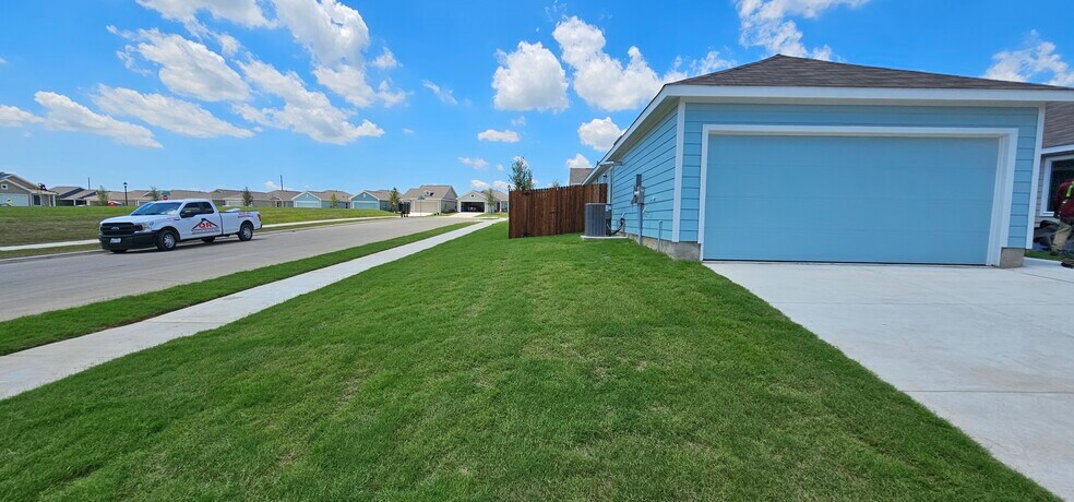 Building Photo - 9205 Grackle Pl