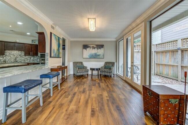 Building Photo - 2527 Potomac Dr