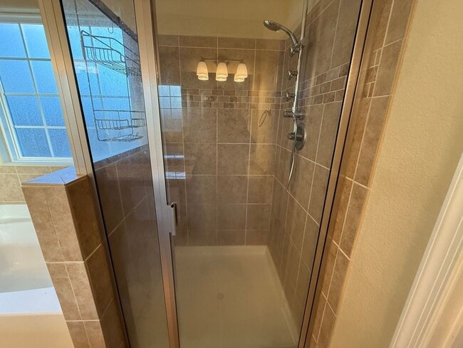 Building Photo - Modern 4BR Norfolk Home with Open Layout "ASK ABOUT OUR ZERO DEPOSIT"