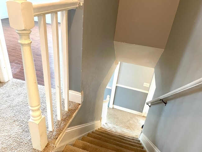 Building Photo - Beautiful 3-bedroom, 2.5-bathroom home