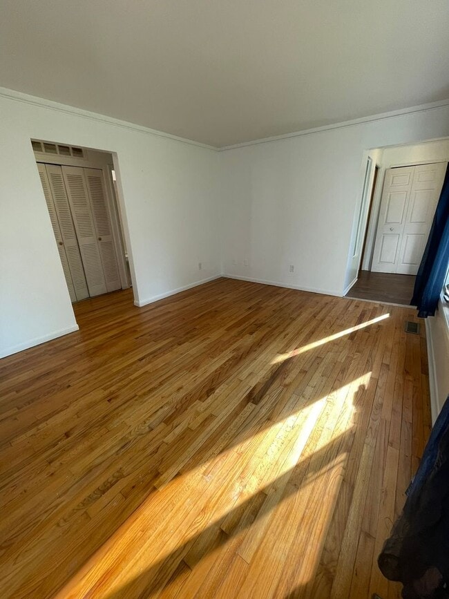 Building Photo - Three Bedroom Home in Sugarbrook Area!