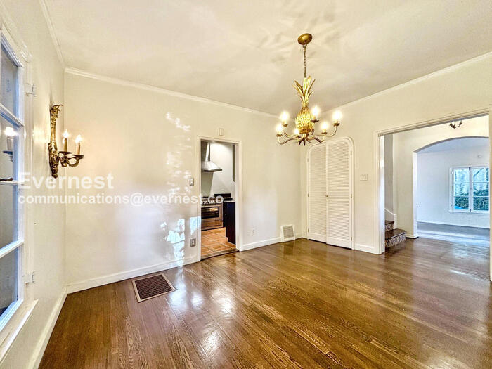 Building Photo - 132 N Crescent Heights Blvd
