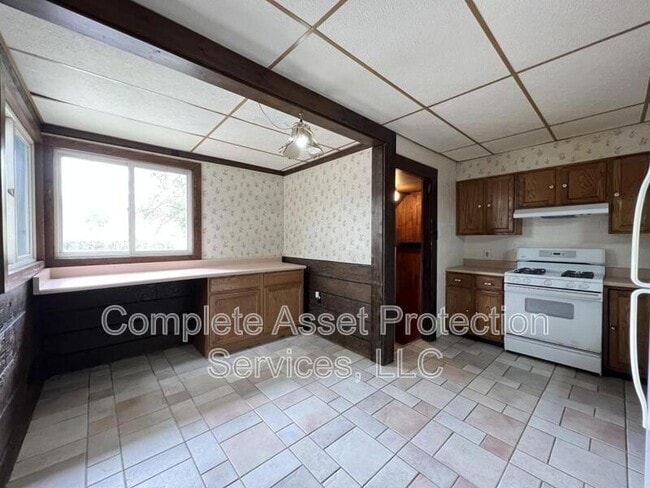 Building Photo - 825 E Cleveland Ave