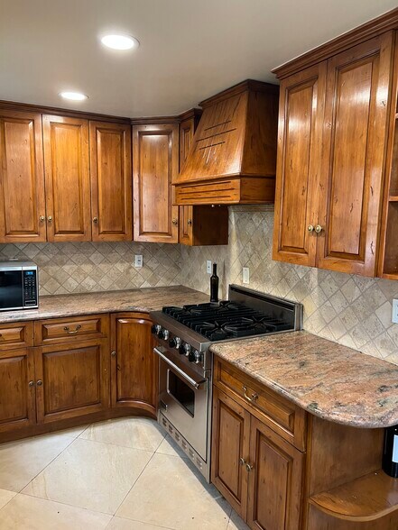 Building Photo - 1027 10th St