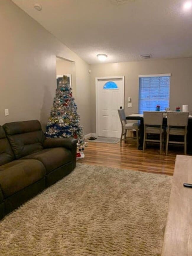 Building Photo - 1345 W 34th St