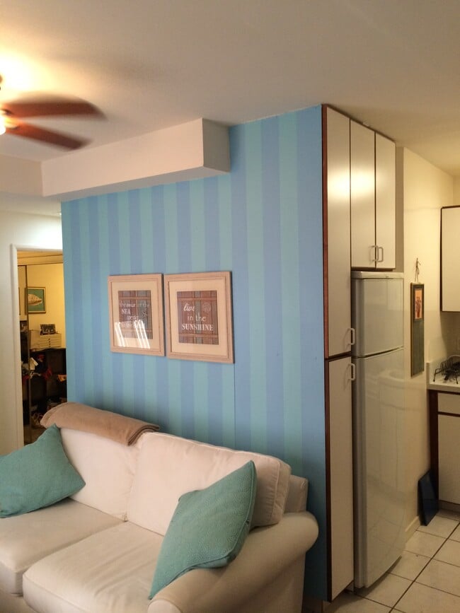 Building Photo - 4015 Crest Dr