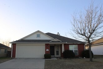 Building Photo - 4 BEDROOM, EASY COMMUTE